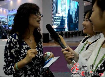 巨人通力：大人不管小孩，带香烟进电梯