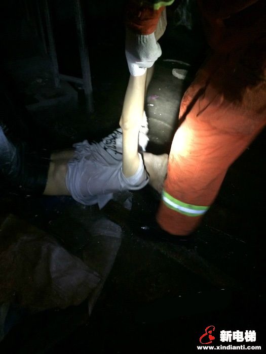 电梯井里该不该有积水？(图1)