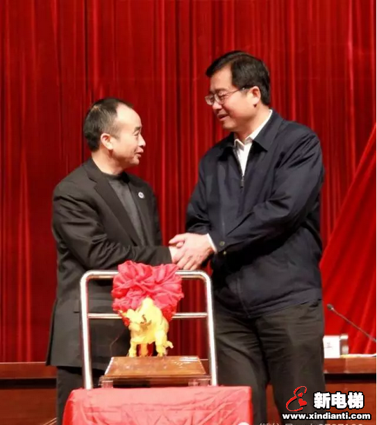 斫轮善行 德厚流光(图2)