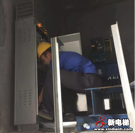 奋战高温 确保电梯安全运行(图1)