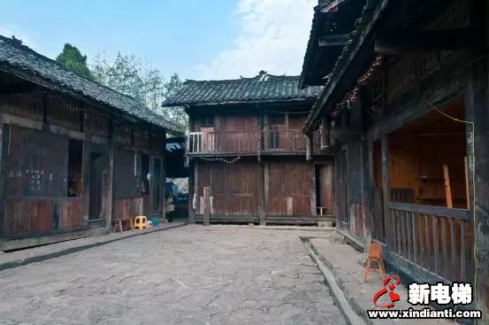 先定个小目标，去看看中国最长的斜行电梯吧(图3)