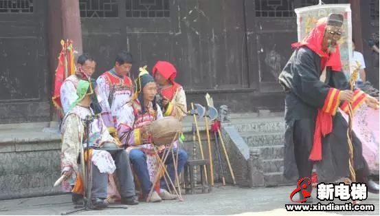 先定个小目标，去看看中国最长的斜行电梯吧(图4)
