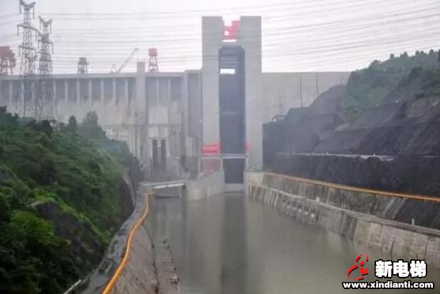 18日三峡轮船开始坐电梯过大坝(图文)(图1)
