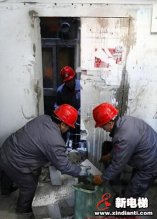 北京大兴区首个老旧楼房加装电梯 预计春节前投入使用