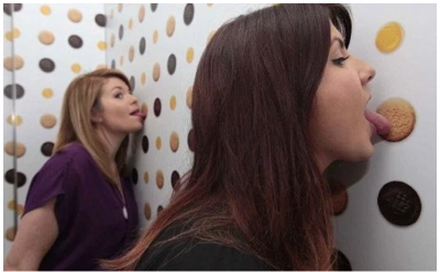 公司员工坐电梯时舔电梯，公司给奖励，事情真相让人佩服(图2)