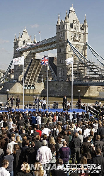 伦敦塔桥电梯发生下坠事故(图1)