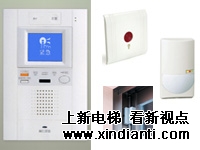 图片：居室内配置有各种感应器(门磁、红外探测器等)，当感应到异常时，室内对讲机发生报警，并且向管理中心及业主手机发送报警信息。 