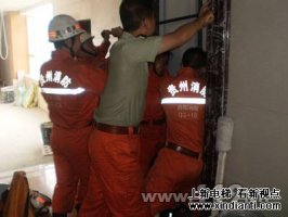 电梯罢工6人被困 贵阳警民携手紧急施救