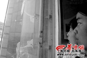 西安一观光电梯玻璃60多米高空爆炸