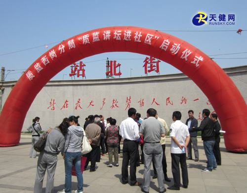 大连老旧楼电梯安全监管堪忧 电梯安全志愿者上岗(图1)