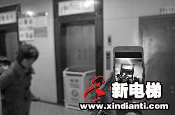 电梯突然坠落近20层:十余人被困 女孩呼吸困难