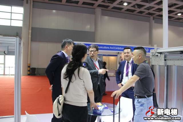 宁波阿德可门业科技有限公司2019廊房展台(图7)