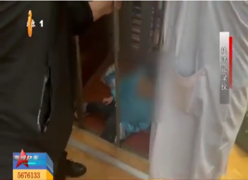 蹊跷！男童腿被卡电梯地坎与护脚板间隙！119破拆救援……