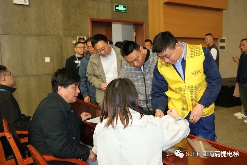 民主决策促共识，凝心聚力谋发展｜苏州江南嘉捷电梯有限公司第九届第八次工会会员代表大会暨职工代表大会圆满召开!(图3)