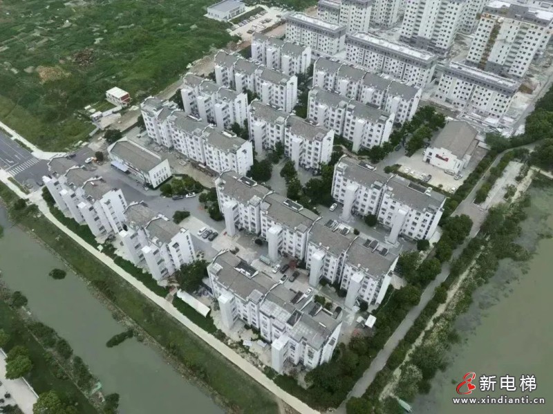 巨龙电梯经典工程 I 加装电梯焕新老楼 幸福生活一键直达(图2)