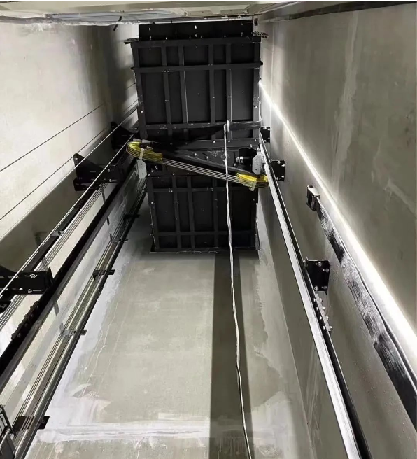 钢带驱动对重，钢丝绳驱动轿厢，这电梯设计逆天了！(图4)