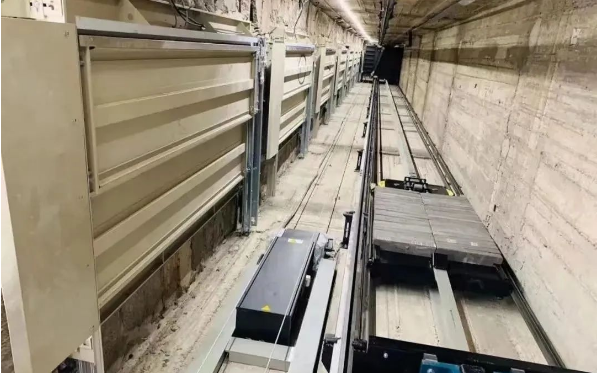 钢带驱动对重，钢丝绳驱动轿厢，这电梯设计逆天了！