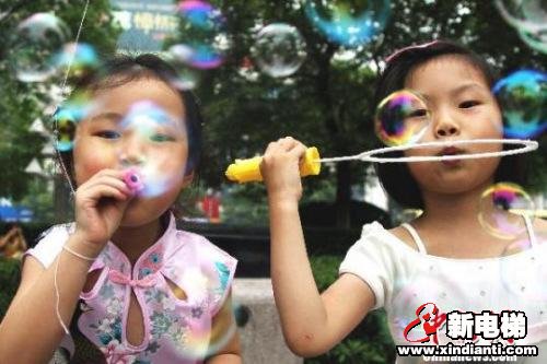 事关你的假期、生育、住房,权威回应来了!(图2) 事关你的假期、生育、住房,权威回应来了!(图2)