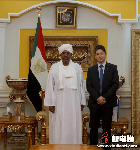 苏丹总统巴希尔接见森赫电梯副总经理张晓强一行(图1) 苏丹总统巴希尔接见森赫电梯副总经理张晓强一行(图1)