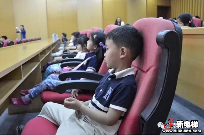 安全乘梯,快乐出行︱苏州工业园区天域幼儿园师生参观江南嘉捷(图4) 安全乘梯,快乐出行︱苏州工业园区天域幼儿园师生参观江南嘉捷(图4)