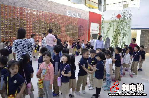 安全乘梯，快乐出行︱苏州工业园区天域幼儿园师生参观我司 (图1)