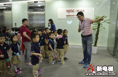安全乘梯，快乐出行︱苏州工业园区天域幼儿园师生参观我司 (图2)