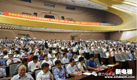 董事长王友林荣获“第六届江苏省非公有制经济人士优秀中国特色社会主义事业建设者”(图2) 董事长王友林荣获“第六届江苏省非公有制经济人士优秀中国特色社会主义事业建设者”(图2)
