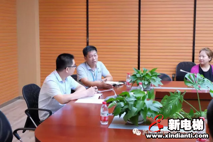 莱茵电梯积极承办“绿色通道”(图2) 莱茵电梯积极承办“绿色通道”(图2)