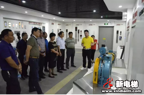 铜仁市市委常委、副市长率考察团一行莅临江南嘉捷电梯考察指导(图3) 铜仁市市委常委、副市长率考察团一行莅临江南嘉捷电梯考察指导(图3)