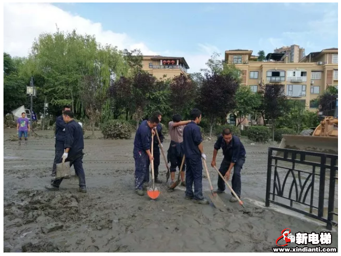 抗洪清淤,彰显上市公司社会责任 | 成都康力电梯有限公司金堂7.11大会战记(图5) 抗洪清淤,彰显上市公司社会责任 | 成都康力电梯有限公司金堂7.11大会战记(图5)