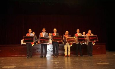 恒达富士电梯荣膺“南浔慈善突出贡献单位”荣誉称号(图2)