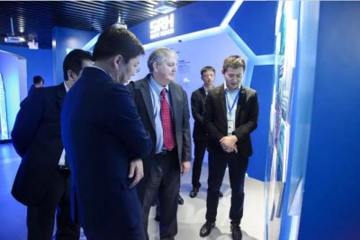 国际劳工组织SCORE项目全球总技术顾问迈克·埃尔金等一行走访森赫电梯(图2)