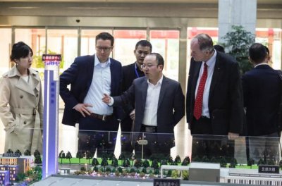 德国工业4.0专家到访森赫电梯,共话电梯智能制造未来(图1) 德国工业4.0专家到访森赫电梯,共话电梯智能制造未来(图1)