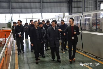 湖州市市长钱三雄一行领导新春走基层首站莅临恒达富士电梯(图3)