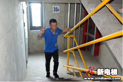 登高望远,众志凌云——巨龙电梯试验塔登高跑开赛(图4) 登高望远,众志凌云——巨龙电梯试验塔登高跑开赛(图4)