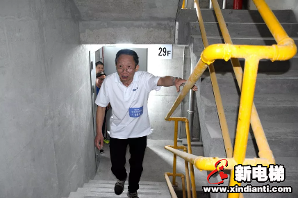 登高望远,众志凌云——巨龙电梯试验塔登高跑开赛(图5) 登高望远,众志凌云——巨龙电梯试验塔登高跑开赛(图5)