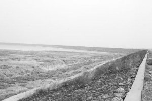 宁夏一水库建成后严重渗漏 周围房屋多处开裂