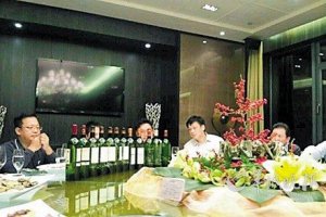 国企高管周少强宴请喝12瓶洋酒 仍在格力任原职