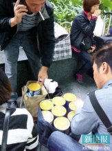 香港今起限每人带2罐奶粉离境 违者可监禁2年