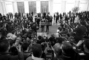 汪洋:破解利益格局难度大 改革就是拿刀割自己肉