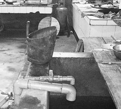 湖南平江2万居民拒喝自来水 官方否认污染无人信