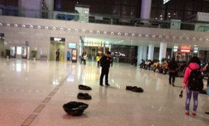 南京南站屋顶漏水严重 耗资300亿建成不到2年