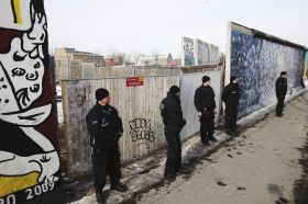 德国柏林墙遭强拆 开发商将建豪华公寓