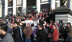 西班牙20多个城市因就业问题爆发青年人游行示威