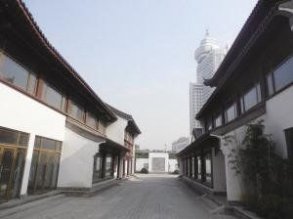 南京玄武湖畔3000平米仿古建筑群闲置 堆满杂物