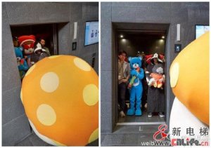 上班扮蘑菇 进不去电梯口