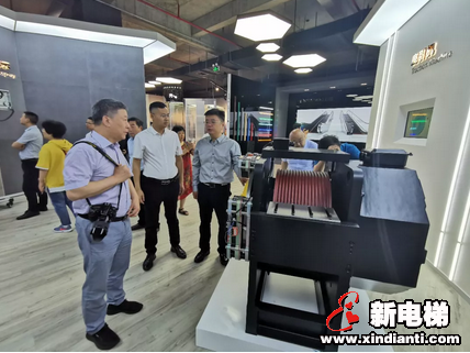 郑州市电梯商会考察团访问巨龙电梯(图6) 郑州市电梯商会考察团访问巨龙电梯(图6)