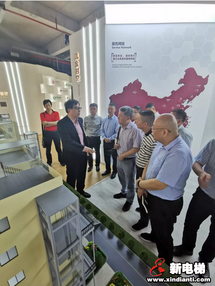 郑州市电梯商会考察团访问巨龙电梯(图7) 郑州市电梯商会考察团访问巨龙电梯(图7)