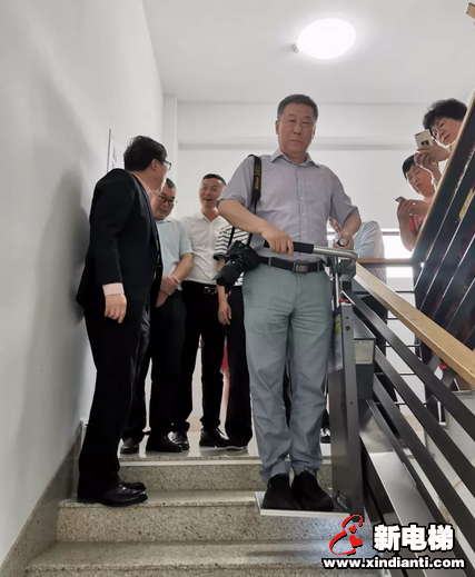郑州市电梯商会考察团访问巨龙电梯(图8) 郑州市电梯商会考察团访问巨龙电梯(图8)