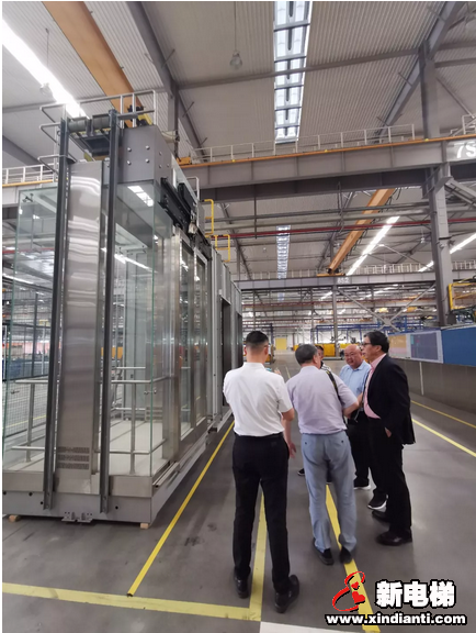 郑州市电梯商会考察团访问巨龙电梯(图9) 郑州市电梯商会考察团访问巨龙电梯(图9)